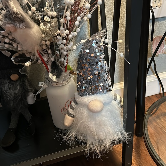 2 Silver Christmas Gnomes - Picture 7 of 9